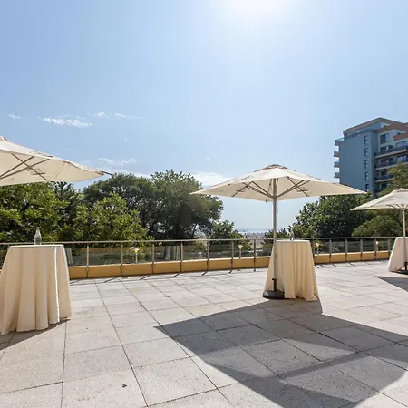 Flora Отель Мамая