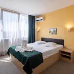 Flora Hotel