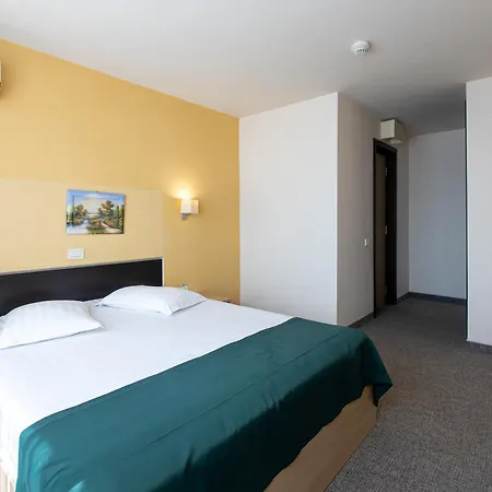 Hotel Flora 3*